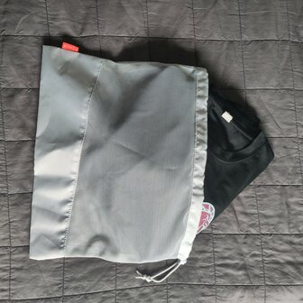 Opbergtasje groot genoeg voor shirt of trui