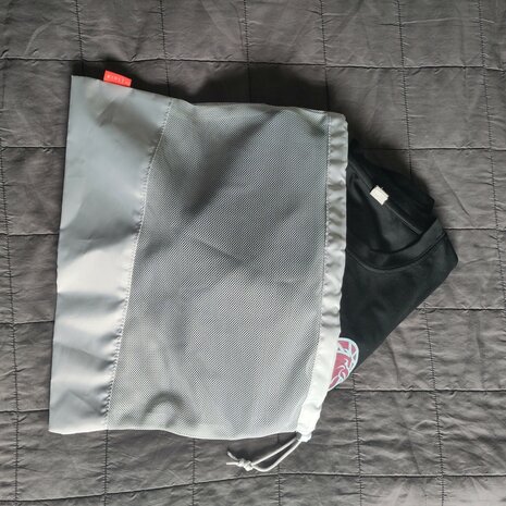 Opbergtasje groot genoeg voor shirt of trui